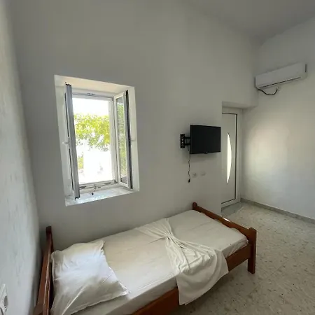 Sea View Apartment Qeparo